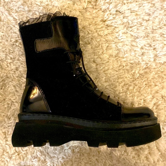 Fashionable boots from Europe - Picture 2 of 6